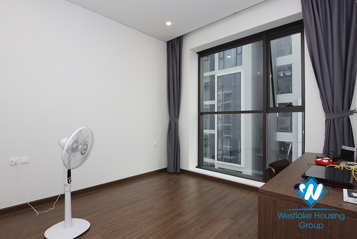A nice 3 bedroom apartment for rent in Sun Grand City Luong Yen